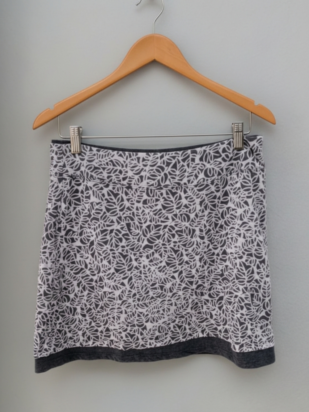 Lightweight Leaf-Print Layered Mini Skirt in White and Charcoal